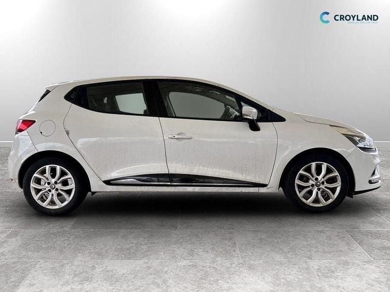 Used Renault Clio IV Dynamique 75 HP (55 kW) 2017 White Hatchback
