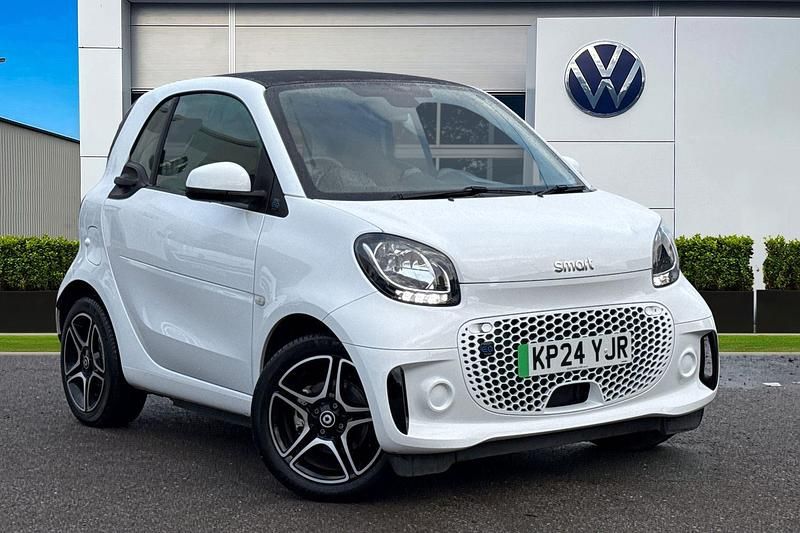 White Used 2024 Smart ForTwo Electric Drive Premium Coupe | £11,888 (Fair price) - Image 1/4