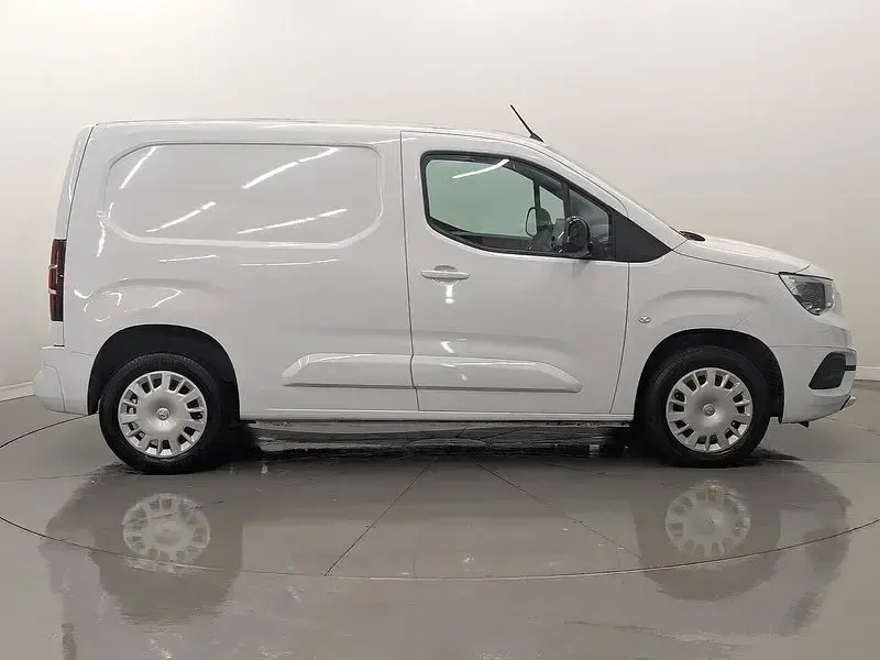 Used Vauxhall Combo 100 HP (73 kW) 2023 White MPV