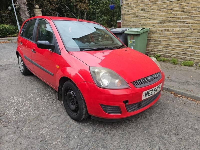 Red Used 2007 Ford Fiesta Style Hatchback | £390 (Good price) - Image 1/4