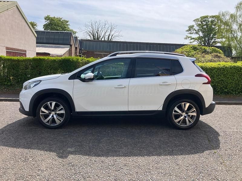 Usado Peugeot 2008 Allure 100 HP (73 kW) 2016 Branco SUV