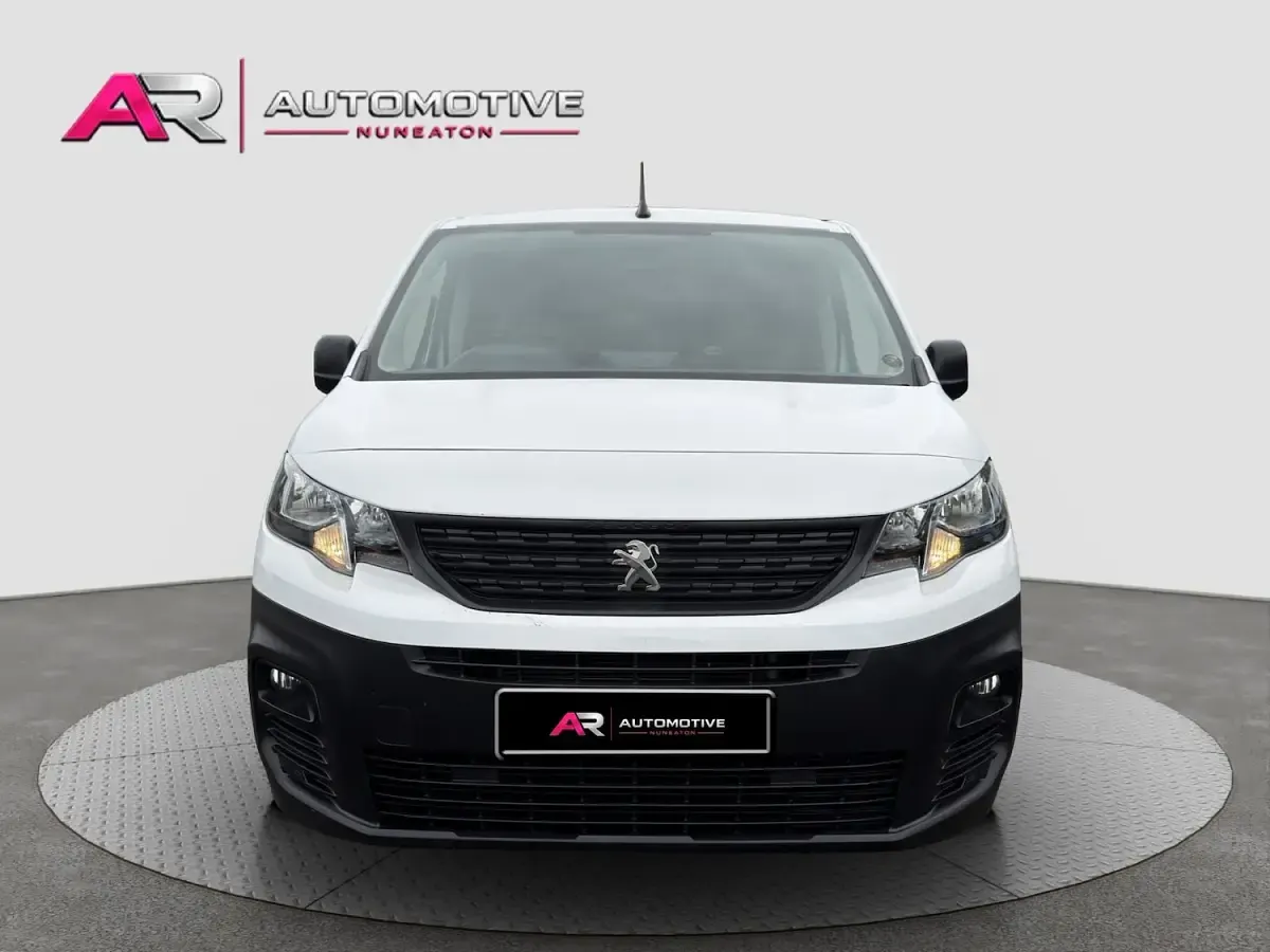 Used Peugeot Partner Premium 131 HP (96 kW) 2021 White MPV