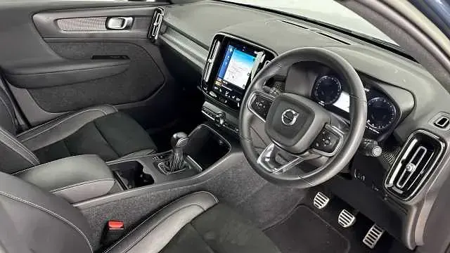 Used Volvo XC40 R-Design 161 HP (118 kW) 2022 SUV