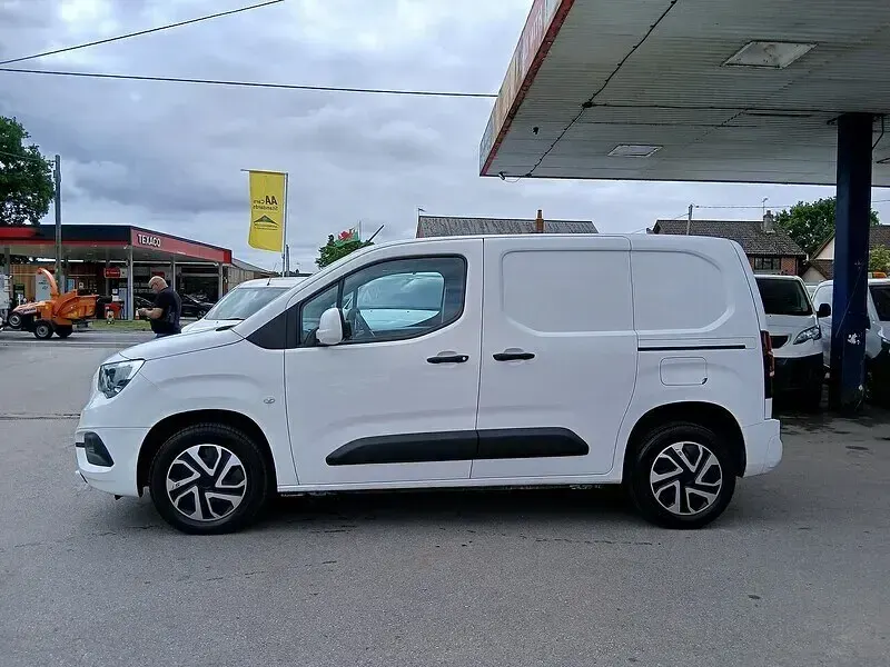 Used Vauxhall Combo Sportive 100 HP (73 kW) 2021 White MPV