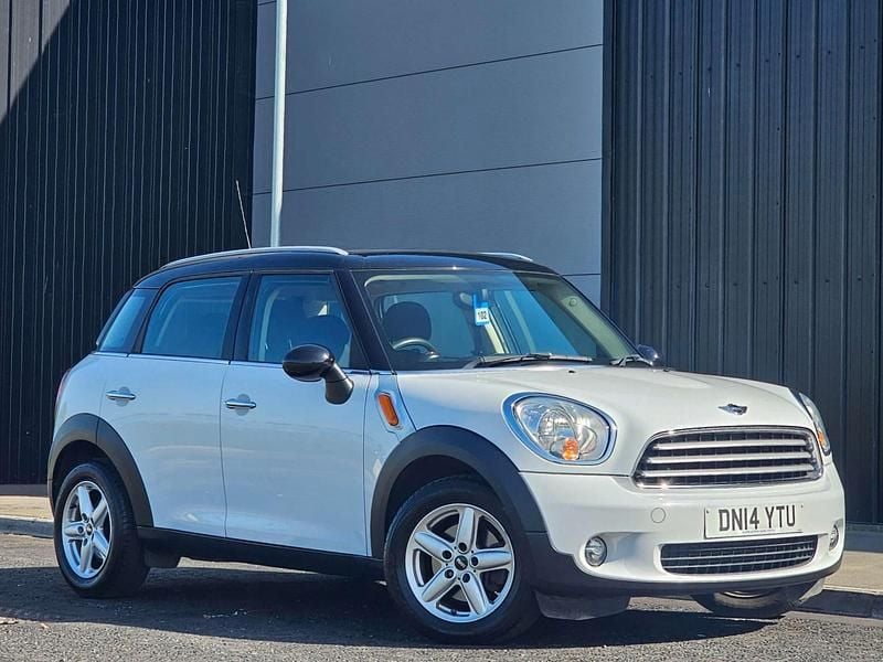 Used Mini Cooper D 112 HP (82 kW) 2014 White Hatchback