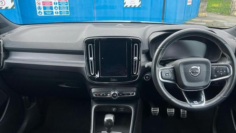 Used Volvo XC40 R-Design 154 HP (113 kW) 2018 White SUV