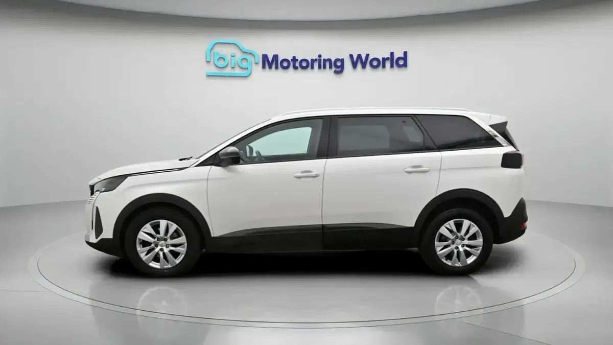 Used Peugeot 5008 Active+ 131 HP (96 kW) 2023 White SUV