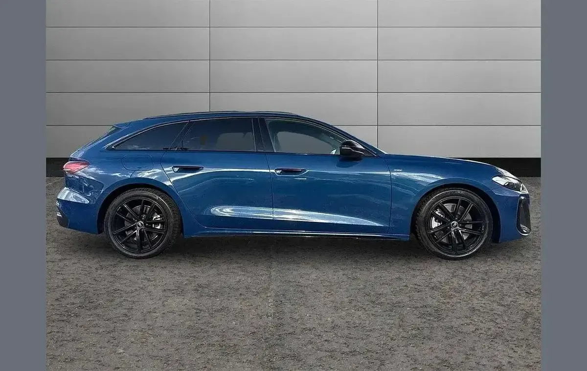 Nouă Audi A5 Comfort 295 CP (216 kW) 2026 Albastru Break
