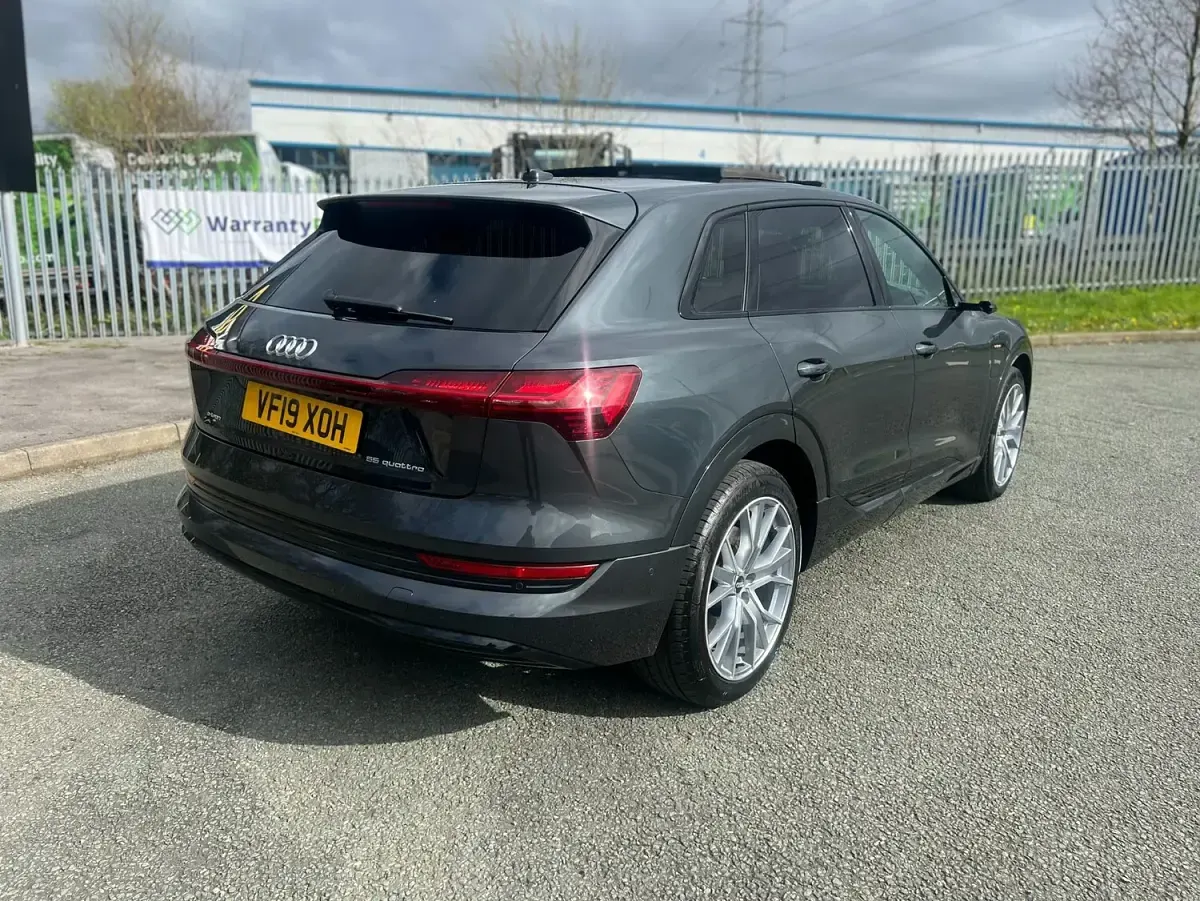 Used Audi e-tron Comfort 300 kW (408 HP) 2019 Grey SUV