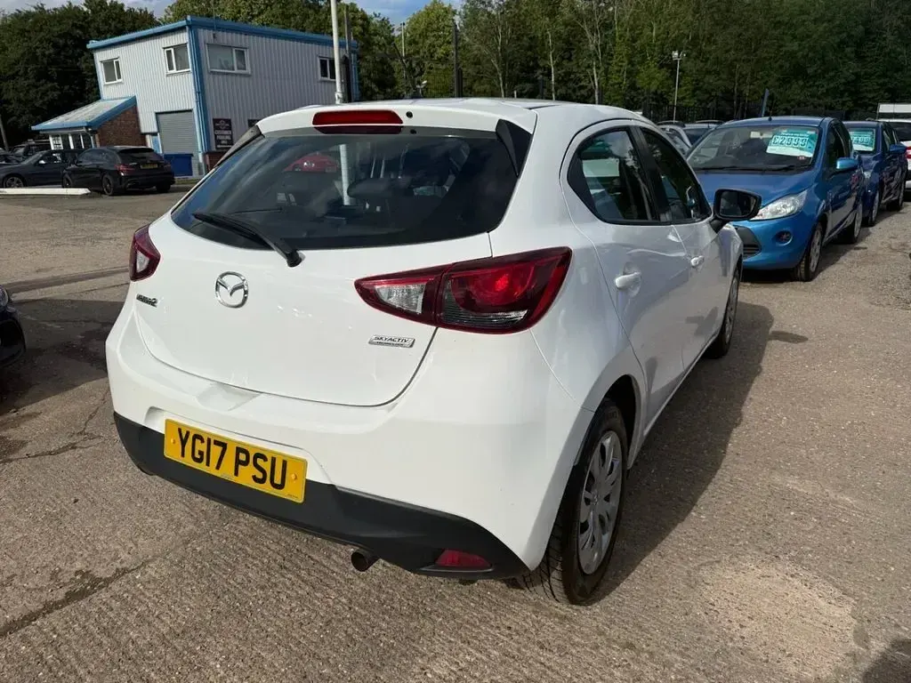 Used Mazda 2 75 HP (55 kW) 2017 White Hatchback