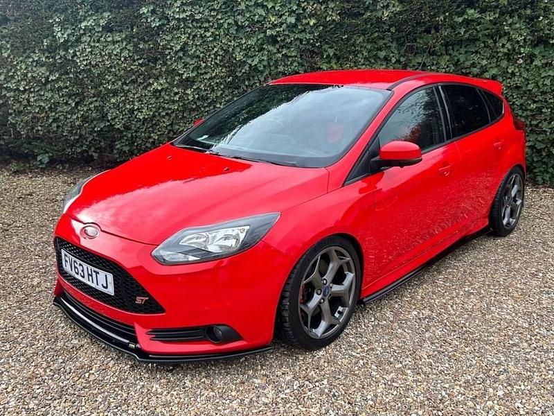 Used Ford Focus ST 250 HP (183 kW) 2013 Red Hatchback