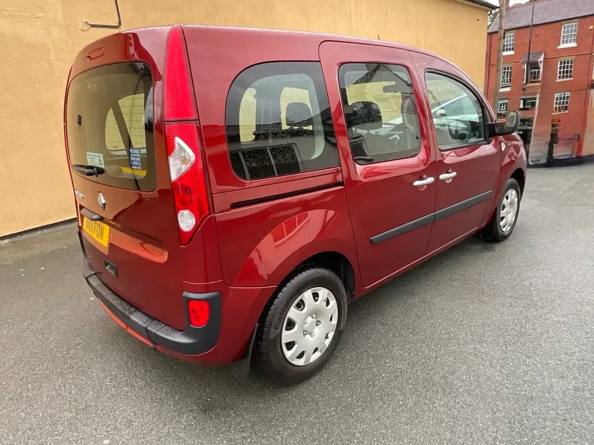 Used Renault Kangoo Expression 2011 Red MPV