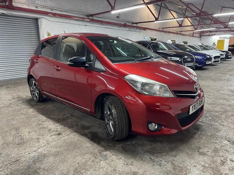 Used Toyota Yaris Trend 99 HP (72 kW) 2013 Red Hatchback