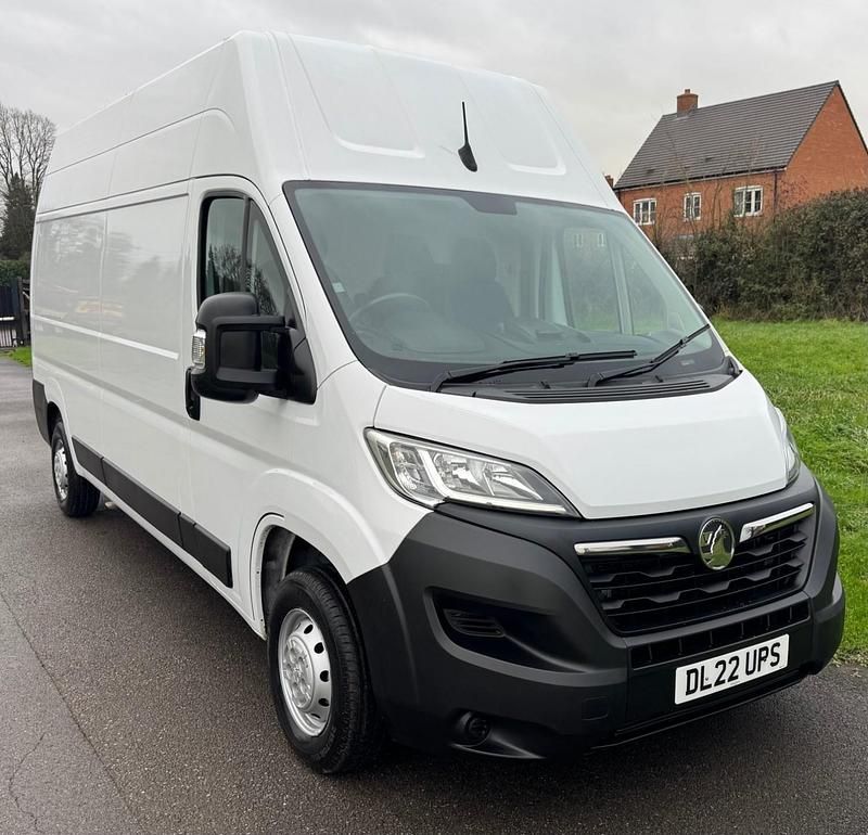 Used Vauxhall Movano 140 HP (102 kW) 2022 White MPV
