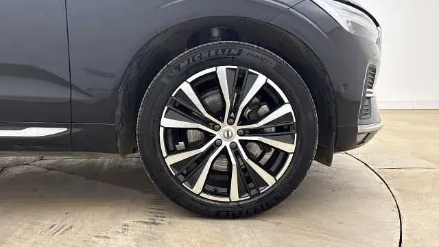 Used Volvo XC60 Ultra 250 HP (183 kW) 2025 Black SUV