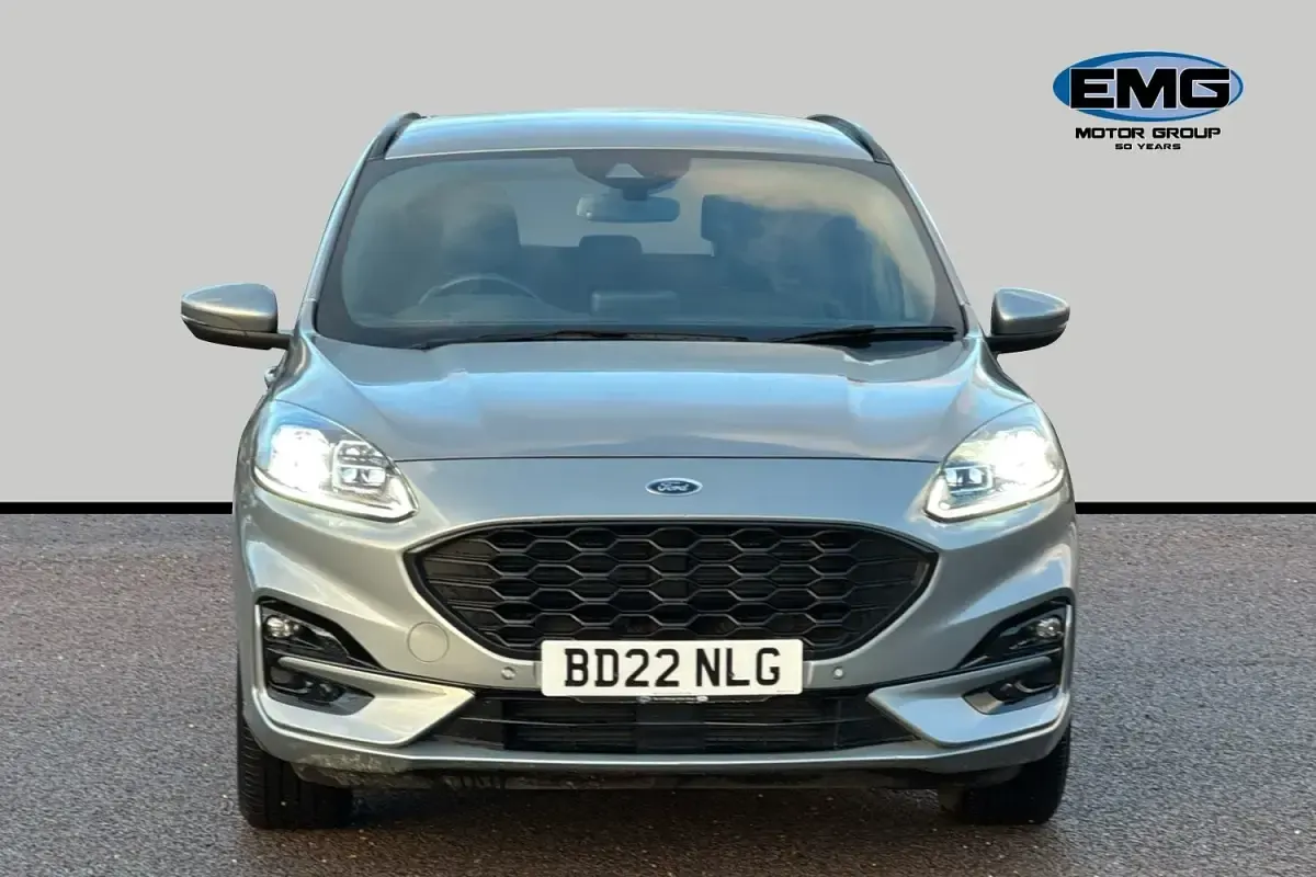 Usado Ford Kuga ST-Line 120 HP (88 kW) 2022 Prateado SUV