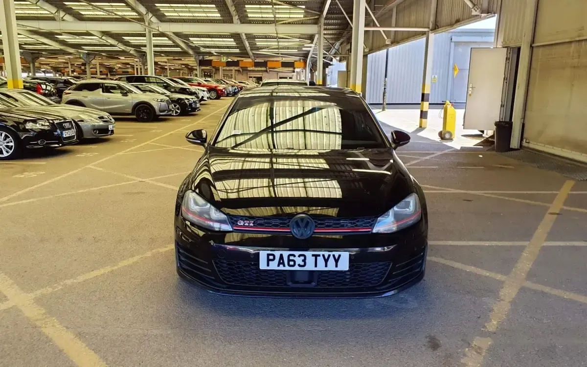 Begagnad VW Golf VII GTI 2016 Svart Halvkombi