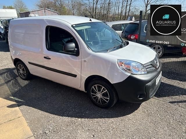 White Used 2021 Nissan NV250 Acenta Van | £6,499 (Fair price) - Image 1/4