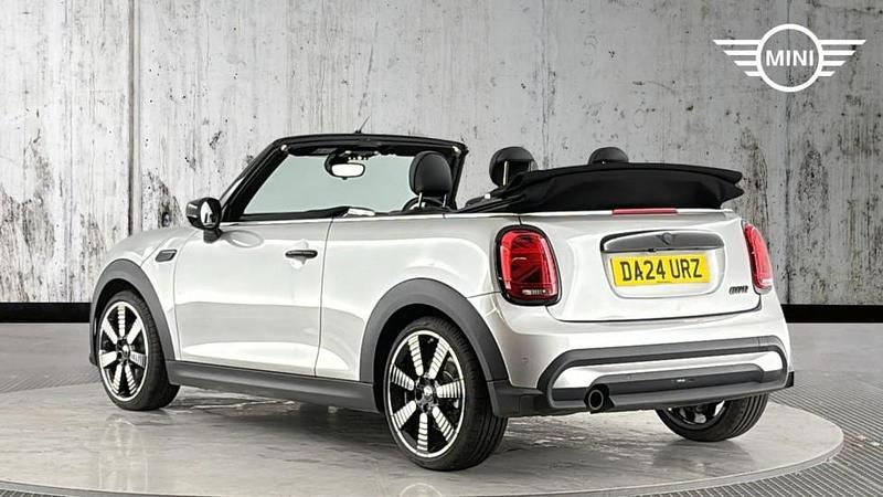 Używany Mini Cooper Exclusive 134 KM (98 kW) 2024 Srebrny Hatchback