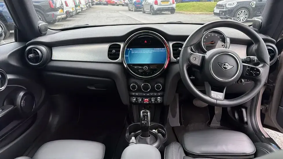 Usado Mini Cooper Exclusive 134 CV (98 kW) 2022 Gris Utilitario