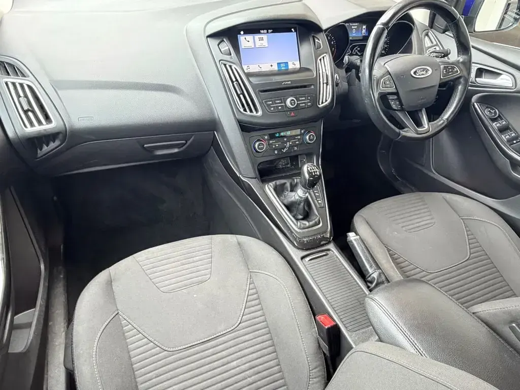 Used Ford Focus Titanium 125 HP (91 kW) 2017 Blue Hatchback