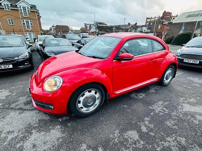 Usado VW Beetle Design 110 HP (80 kW) 2015 Vermelho Citadino
