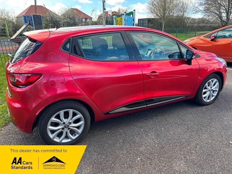 Used Renault Clio IV Dynamique 2017 Red Hatchback