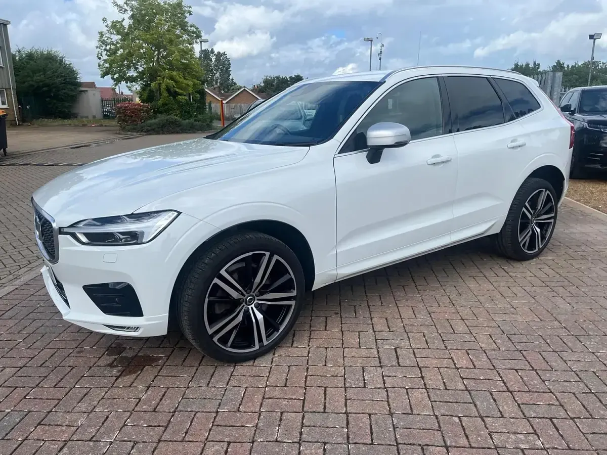 Used Volvo XC60 R-Design Pro 2018 White SUV
