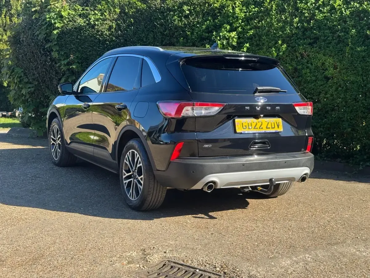 Usado Ford Kuga Titanium 190 HP (139 kW) 2022 Preto SUV