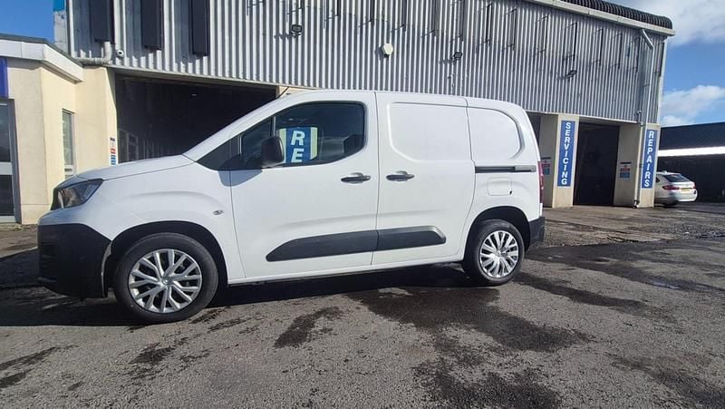 Used Peugeot Partner 131 HP (96 kW) 2019 White MPV
