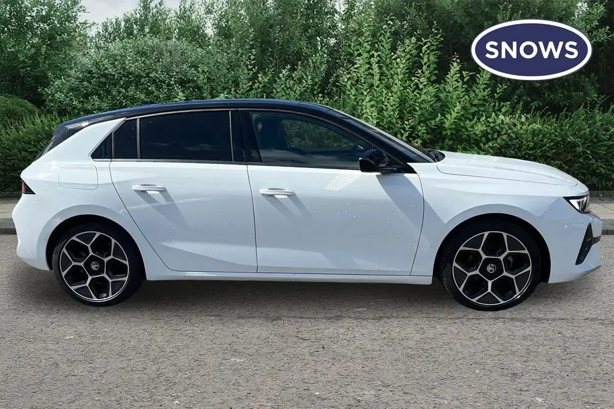 Used Vauxhall Astra Ultimate 130 HP (95 kW) 2025 White Hatchback