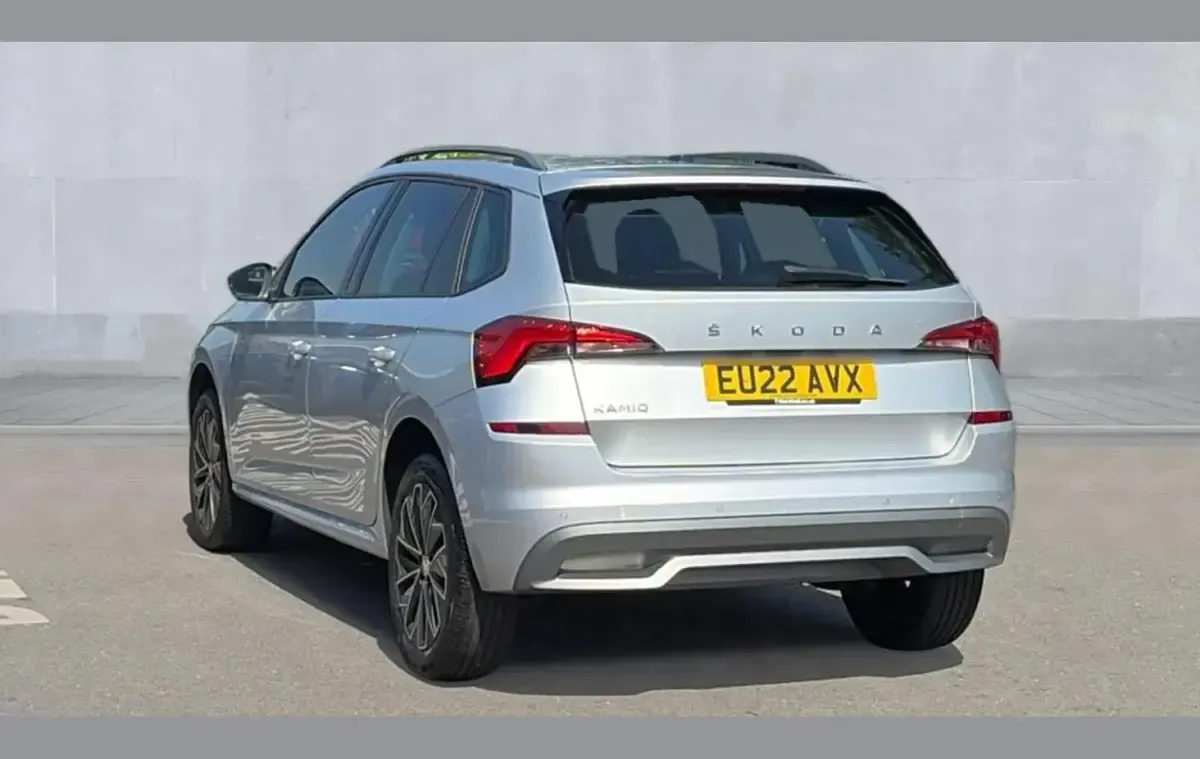 Used Skoda Kamiq SE Drive 95 HP (69 kW) 2022 Brilliant silver metallic SUV
