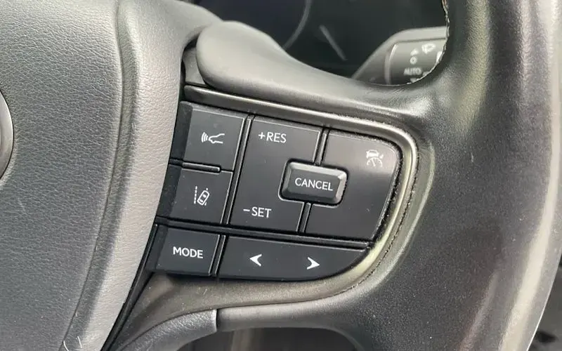Used Lexus UX 184 HP (135 kW) 2022 White SUV