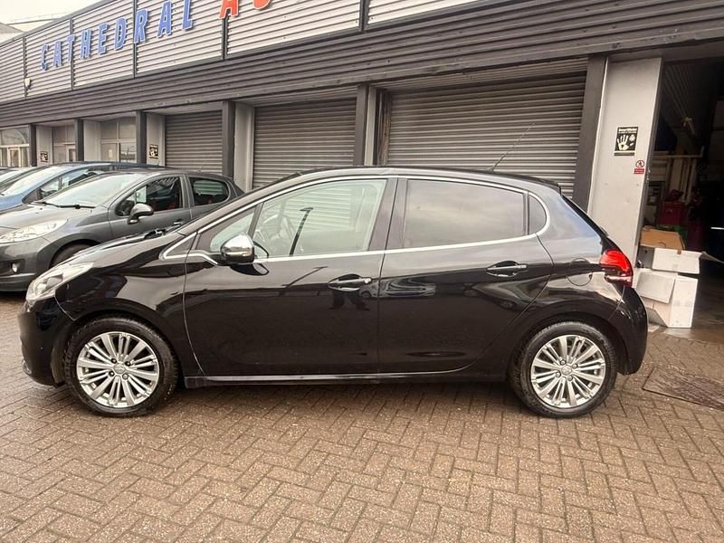 Used Peugeot 208 Allure 110 HP (80 kW) 2016 Black Hatchback