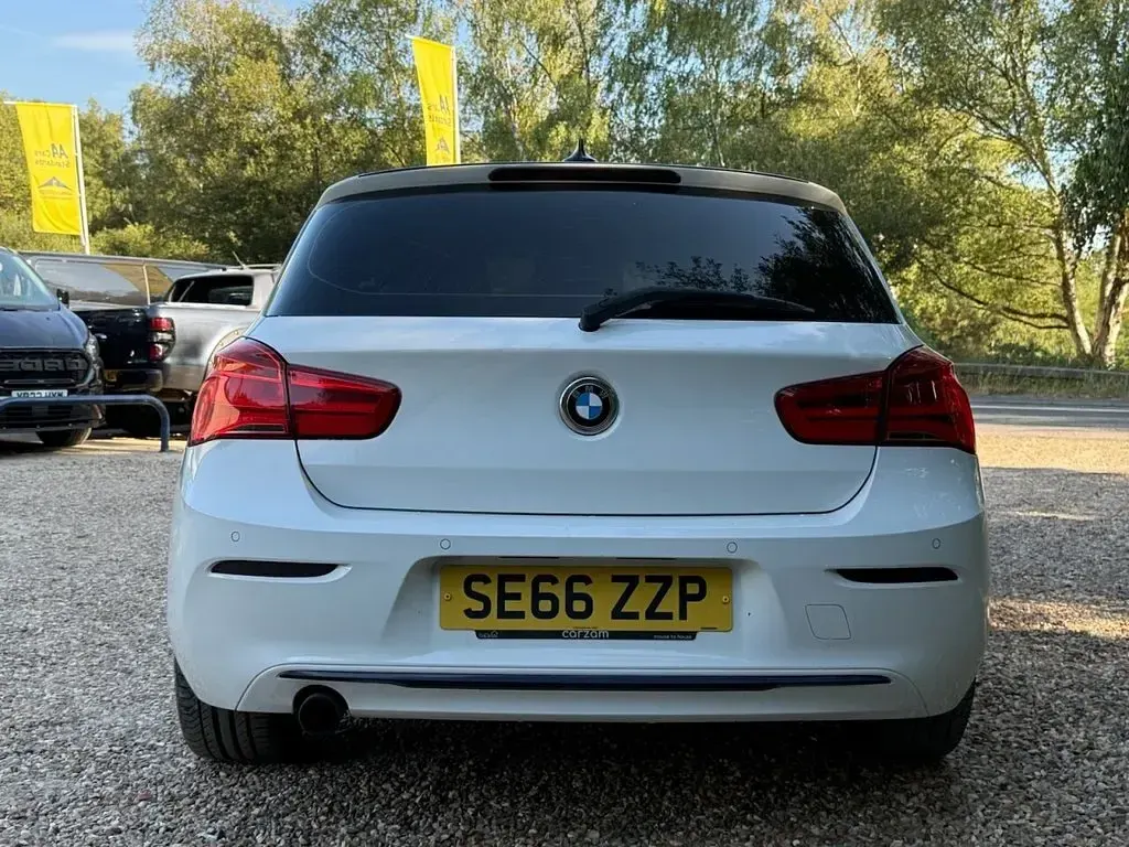 Used BMW 118 Sport Line 136 HP (100 kW) 2016 White Hatchback