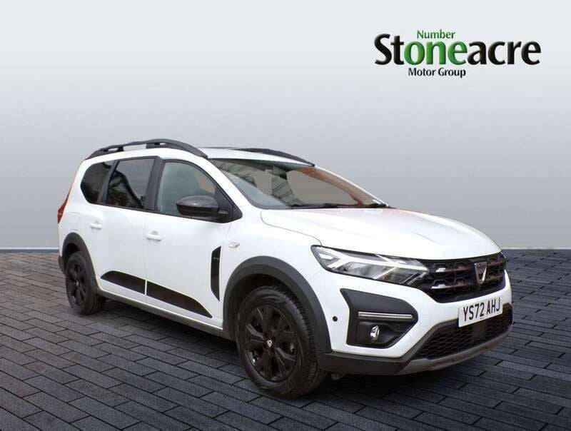 White Used 2022 Dacia Jogger Extreme MPV | £14,995 (Fair price) - Image 1/4
