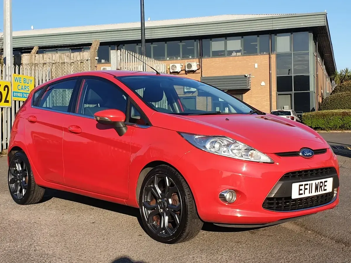 Used Ford Fiesta Zetec 96 HP (70 kW) 2011 Red Hatchback