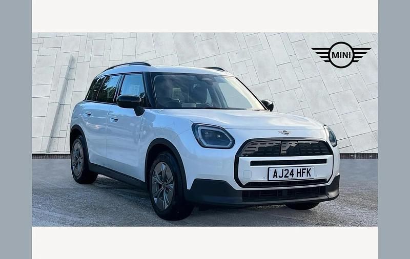 Nanuq white Used 2024 Mini Countryman Classic SUV | £31,395 (Fair price) - Image 1/4