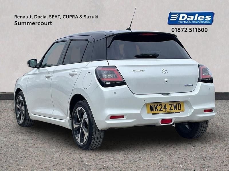 Used Suzuki Swift 2024 White Hatchback