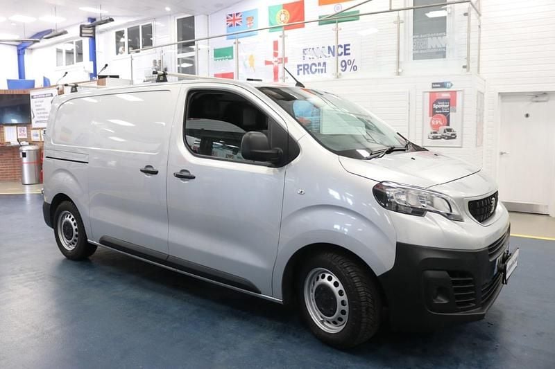 Used Peugeot Expert 95 HP (69 kW) 2018 Silver Van