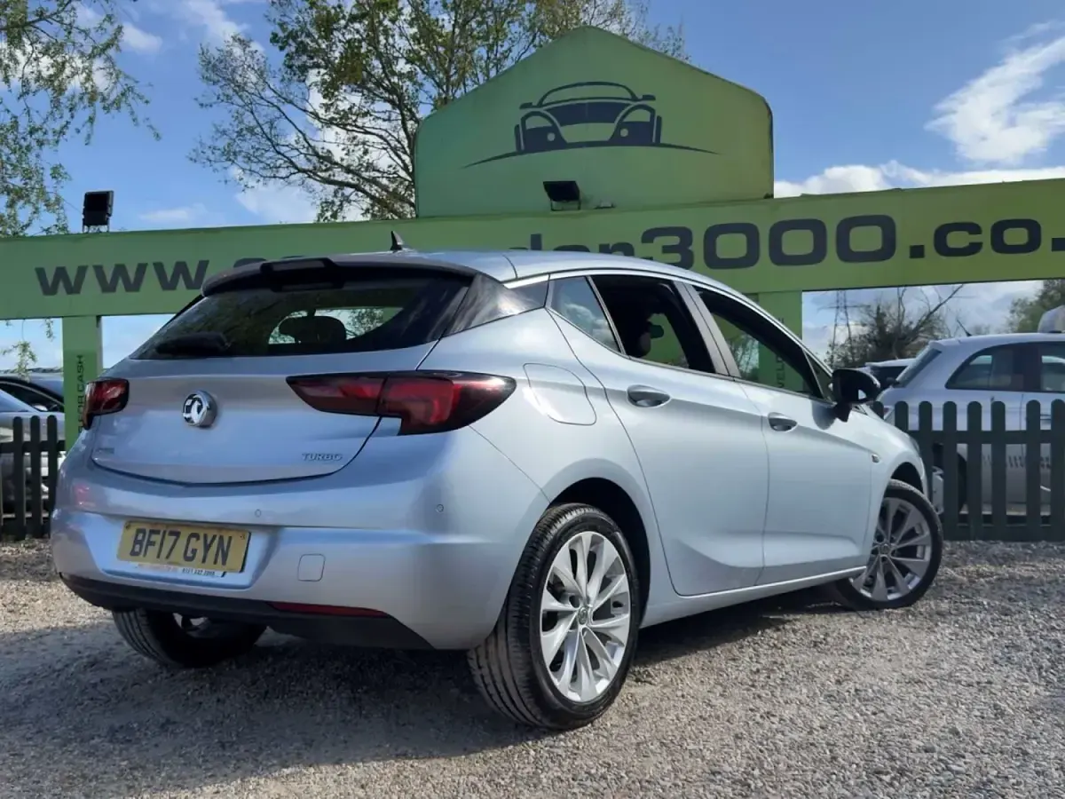 Second-hand Vauxhall Astra 2017 Argintiu Hatchback