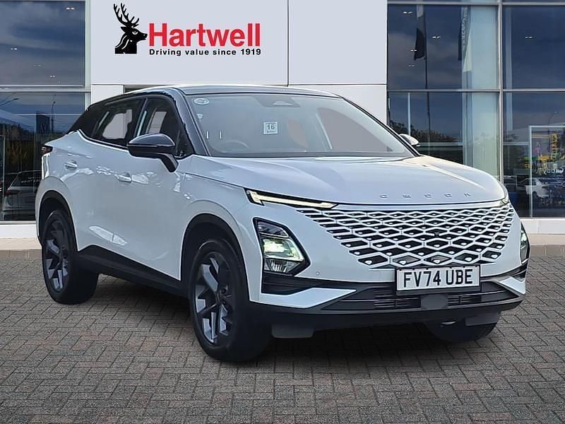 White/black Used 2024 Omoda 5 SUV | £20,411 (Fair price) - Image 1/3