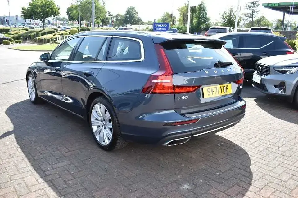 Used Volvo V60 Inscription 197 HP (144 kW) 2022 Blue Estate