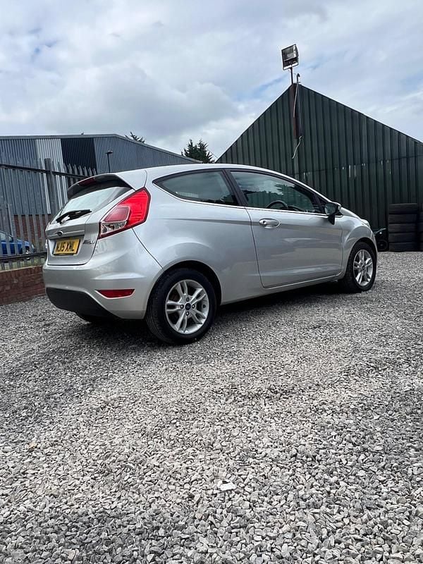 Silver Used 2015 Ford Fiesta Zetec Hatchback | £2,695 (Super price) - Image 1/4