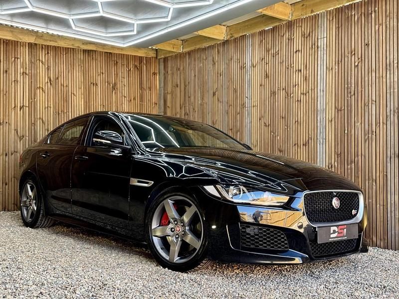 Begagnad Jaguar XE Supercharged 2015 Svart Sedan