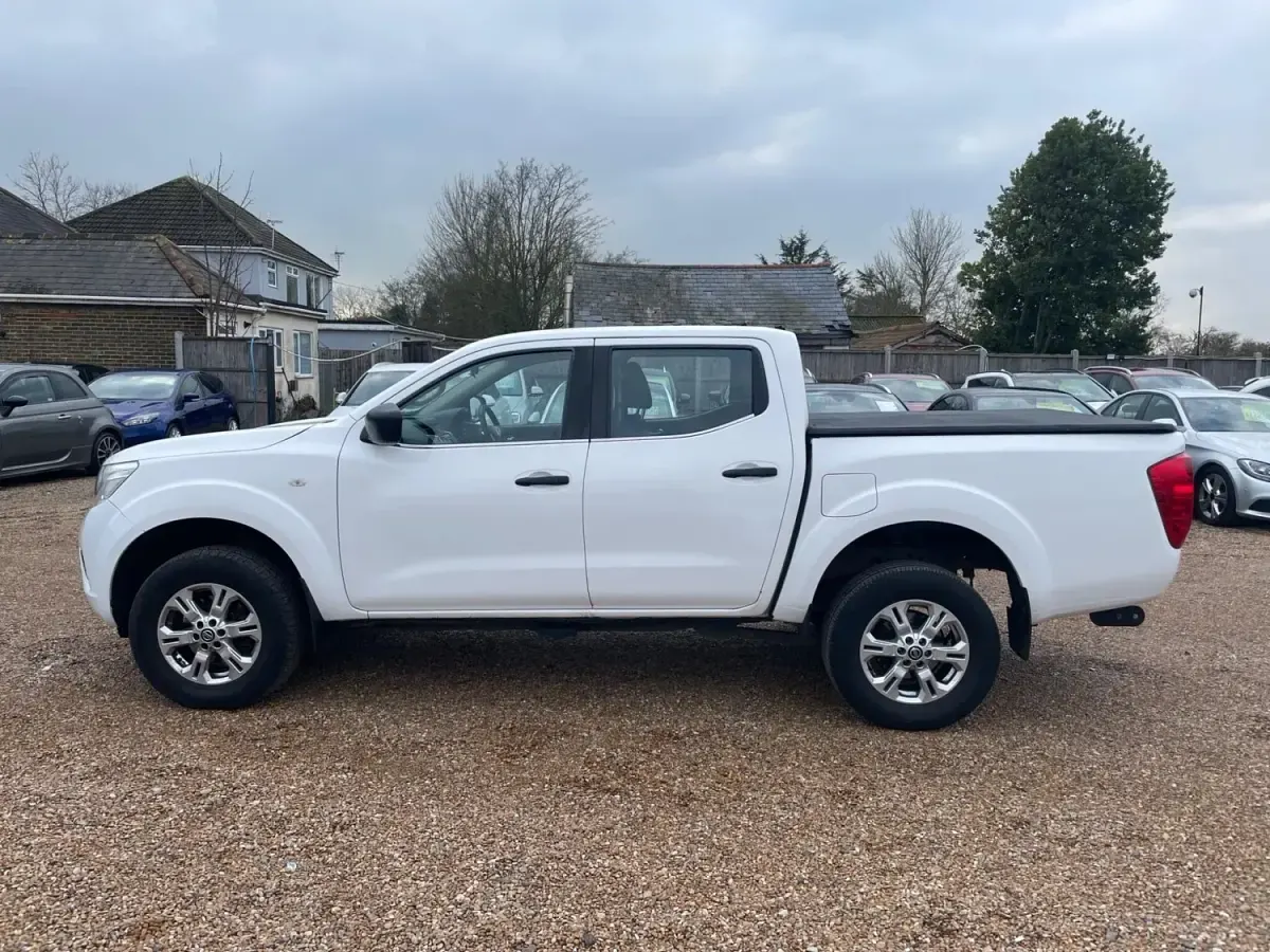 Używany Nissan Navara Acenta 2019 Biały Pickup