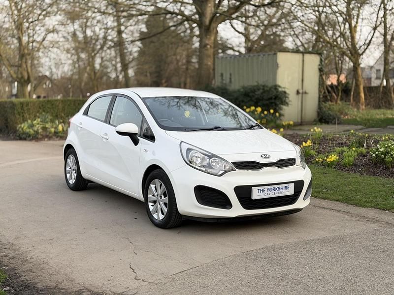 Used Kia Rio 2014 White Hatchback