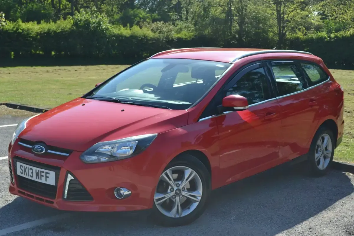 Używany Ford Focus Zetec 2013 Czerwony Kombi