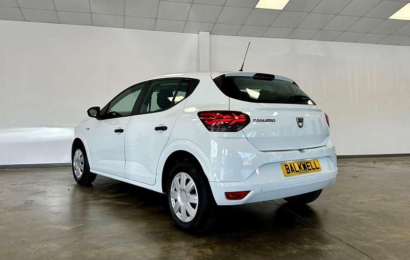 Used Dacia Sandero Essentiel 100 HP (73 kW) 2022 White Hatchback