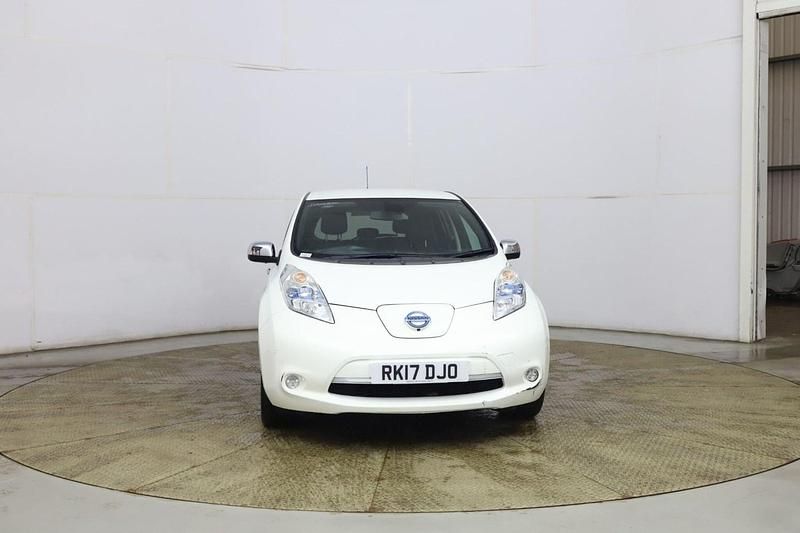 Used Nissan Leaf Tekna 80 kW (109 HP) 2017 White Hatchback